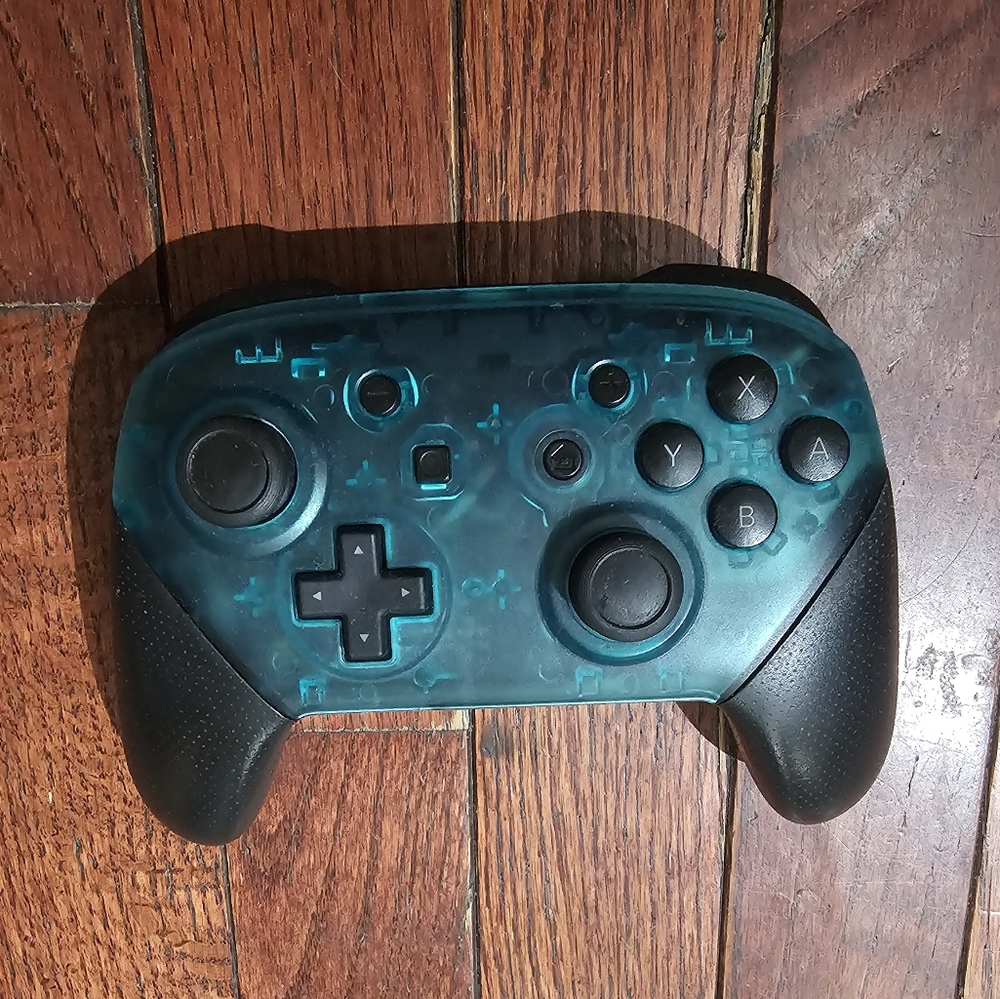Pro Controller with Mod Kit - Picture 4 of 4